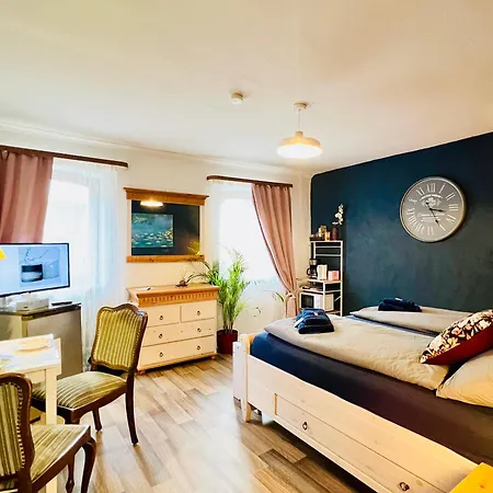 Apartment Amelie - Zimmer Mit Tv, W-Lan, Mikrowelle Und Kuehlschrank, Bad Mit Dusche Malterdingen Exterior photo