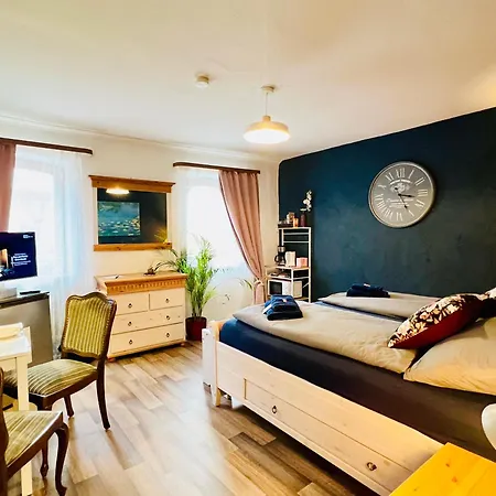Apartment Amelie - Zimmer Mit Tv, W-Lan, Mikrowelle Und Kuehlschrank, Bad Mit Dusche Malterdingen Exterior photo