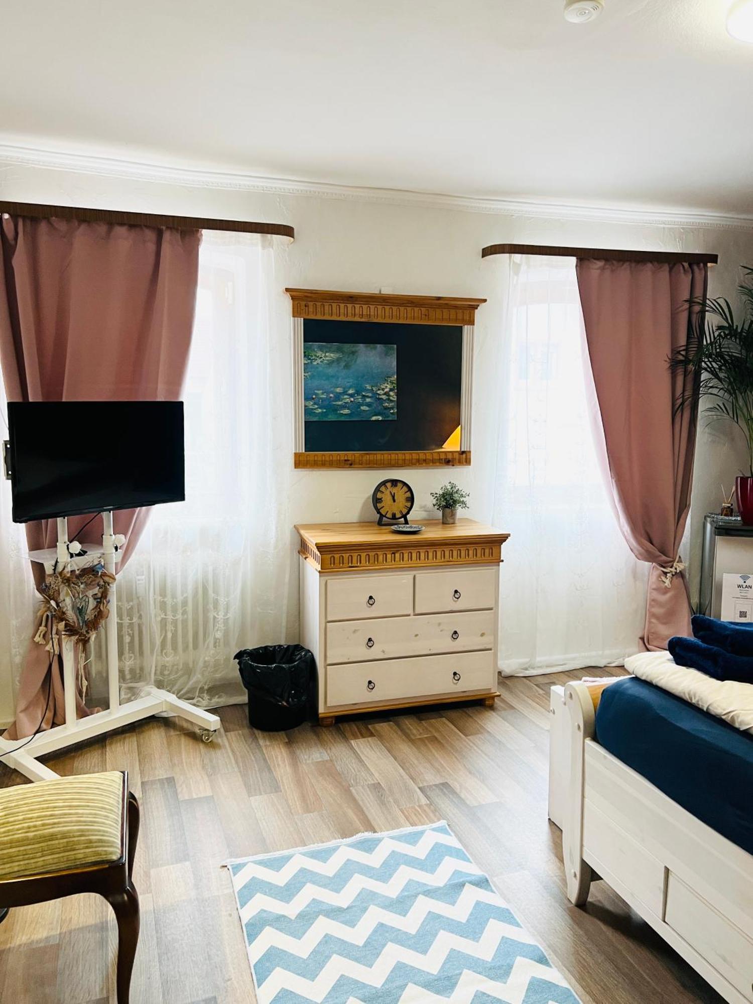 Apartment Amelie - Mit Tv, W-lan, Mikrowelle Und Kuehlschrank, Bad Mit Dusche